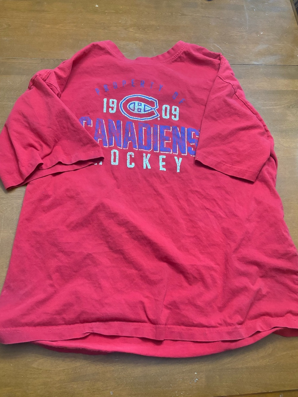 NHL Red Canadiens Hockey Graphic Tee